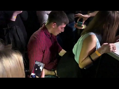 ❤️ Sess reali f'nightclub Russu. Tfajla Russa ta’ 18-il sena fl-anus u l-vaġina fucked f’nightclub Porno fil-porn mt.pinkporno.ru ❤